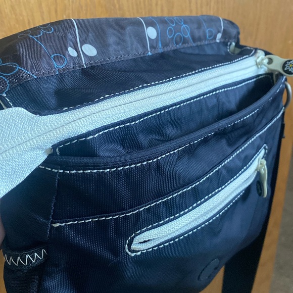 Sherpani black nylon lightweight crossbody purse with adjustable strap - Picture 9 of 11